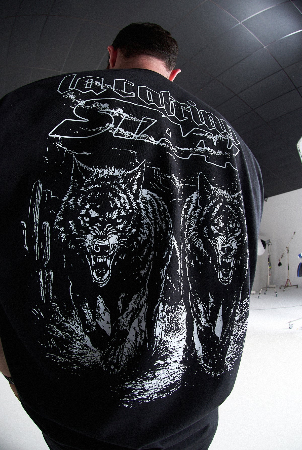 Camiseta Over Wolves